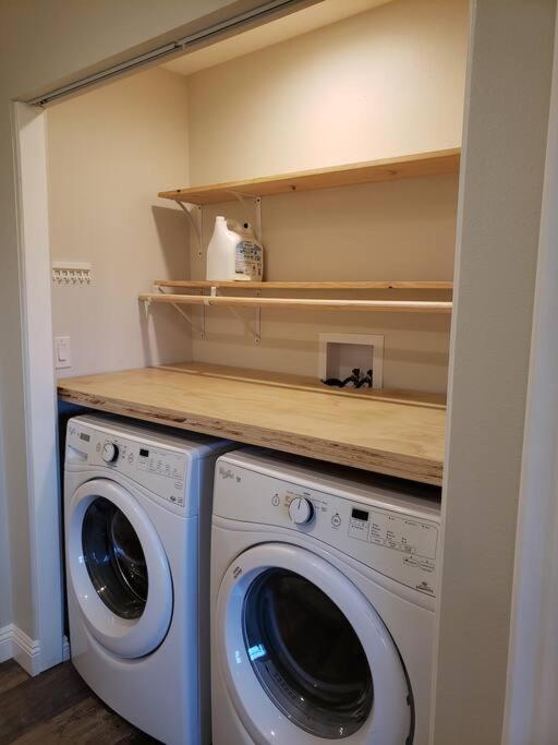 טאוזנד אוקס Bouganvilla 4-Bedroom, 2-Baths, Single Family House מראה חיצוני תמונה