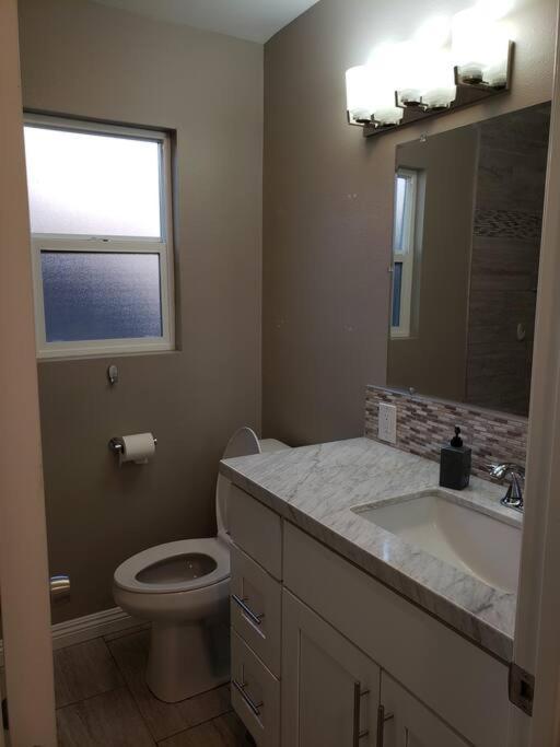 טאוזנד אוקס Bouganvilla 4-Bedroom, 2-Baths, Single Family House מראה חיצוני תמונה