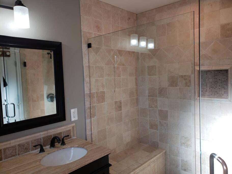 טאוזנד אוקס Bouganvilla 4-Bedroom, 2-Baths, Single Family House מראה חיצוני תמונה
