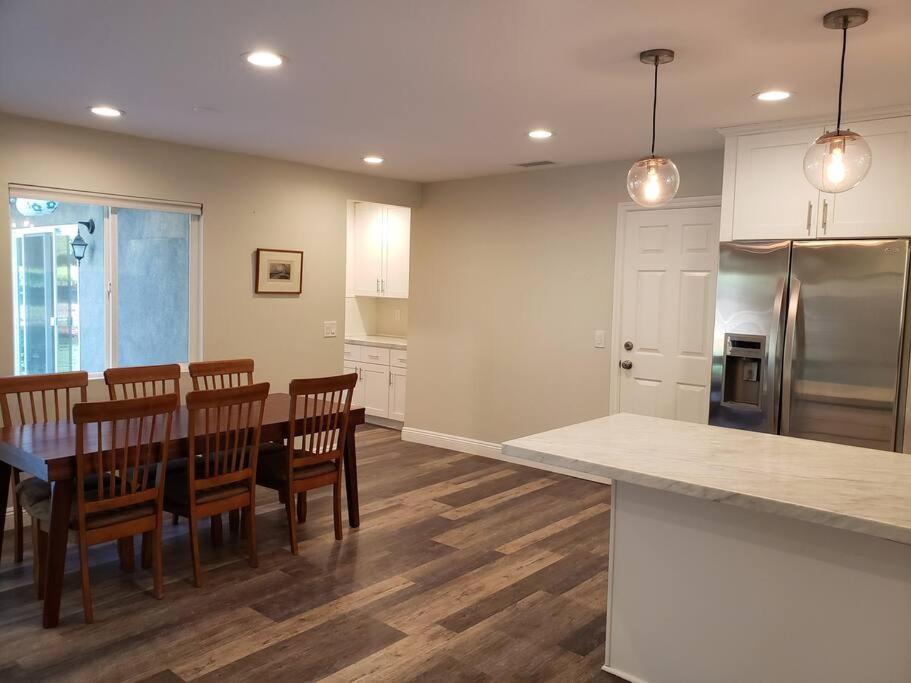 טאוזנד אוקס Bouganvilla 4-Bedroom, 2-Baths, Single Family House מראה חיצוני תמונה